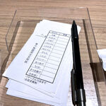 おでん食べ放題 傳 - おでんのオーダーは紙（オーダーシート）に書いて店員に渡す方式。