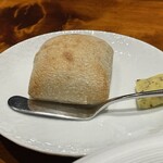 馳走西健一 - ⑥パン(フランス産)&海藻入りボルディエ・バター(フランス産)