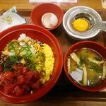 松屋 - 海鮮ちらしユッケ丼、みそ汁