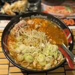 元祖トマトラーメンと元祖豆乳ラーメンと元祖トマトもつ鍋 三味 - 