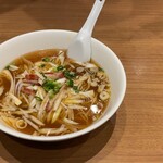 中華料理　龍城 - チャーシューと葱のスープそば