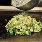 お好み焼屋みっちゃん - 肉厚の刻みネギ
      ( ﾟ∀ﾟ)・;’.、ｸﾞﾊｯ!!  