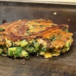 お好み焼屋みっちゃん - カラッとした『みっちゃん』の「ねぎ焼き(イカ･豚)」
      
      ヽ(●´∀`)ﾉ゜すでにヤバイ