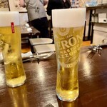 PIZZERIA E TORATTORIA FORTISSIMO - PERONI中でかんぱーい。