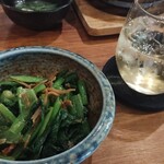 麒麟堂 - 小松菜とくぎ煮のナムル　スパークリングワイン
