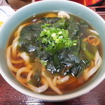 うどん処 杉 - 【2013年12月】わかめうどん＠580円。