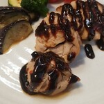 キッチン ブルー グローブ - 皮パリパリチキンソテー、ソースは固めですね