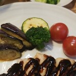 キッチン ブルー グローブ - 備え付け野菜のアップ