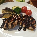 キッチン ブルー グローブ - 正面から、今日は固めのソース？