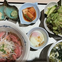 牛刺しと焼肉 仔虎 クリスロード店 - 