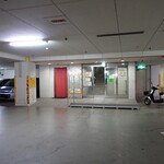 沖縄すば処　月桃 - 地下のエレベーター入口