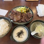 牛タン塩焼 テールスープの店 べこ虎 - 牛タンとカルビの合い盛りランチ(肉大盛)…の、ハラミ(←カルビ)変更＋トロロ芋　(☆☆☆☆)