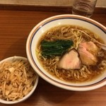 ラーメン暁 - 「ラーメン」700円と「ミニ貝柱丼」100円