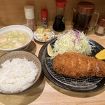 とんかつ 美濃屋 - 【今月の限定かつ】岩手県産岩中ポーク特上ロースかつ定食(240g)