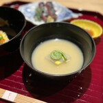 Kaiseki Yamayoshi - 菱大根 こごみ 白味噌仕立 辛子