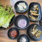 ヨプの王豚塩焼 熟成肉専門店 - 付け合わせ5品