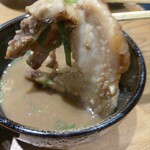 中華蕎麦 ひら井 - チャーシューがうまいのよ〜　タレの中に隠れてます