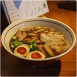 醤油と貝と麺 そして人と夢 - 煮玉子中華そば 900円 鶏せせり 400円