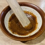 とんかつ有馬 - 胡麻トンカツソース（胡麻を摺りソースと合わせた）