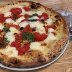 PIZZERIA GTALIA DA FILIPPO - 食べてみて美味さを実感、ソースを使わないマルゲリータ