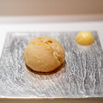 エクアトゥール - 米粉のパン、バター