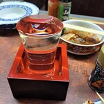 Hansuke - 日本酒をお任せで所望したら、高知の酒が。この後もう一杯別の日本酒も高知の酒。「私、高知の酒が好きなんだよね！」と大将。