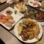 Berunathio - お寿司は6種から注文を選べます。舞茸天ぷらにかにの足天ぷら。