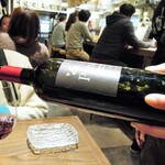 ミアスタンド - 昨年一押し美女のワインサーブ！