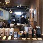 Matsunobu DELI - 店内でコーヒー豆の焙煎