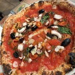 ピッツェリア チーロ - 季節のトマトのピザ