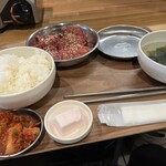 焼肉ホルモン 肉小屋 - 