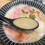 鶏に恋した日 - 特製泡立て塩にんにくら〜めん