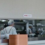 名古屋港金城埠頭港湾労働者福祉センター - 厨房カウンターで食券を…
