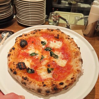 Uses homemade sauce ◎Enjoy the delicious and chewy pizza♪