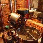 ヒロ コーヒー - 歴史を感じる焙煎機