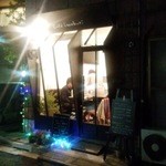 cafe iwabuti - 店内が丸見えの店の外観写真は気を使う