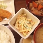 Momose Kisetsu Riyouri - イカフライと肉じゃが定食
                        毎日メニューが違います