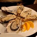 Oysterbar W - 先ずは生牡蠣、うんま旨ッ