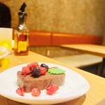 ワイン酒場 ウラッチェ！ - 大人の生チョコケーキ