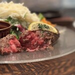 Taverna Hamburg - ハンバーグ断面