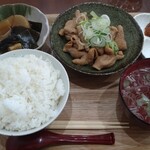 伊藤商店 - もつ定食