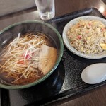 CHINESE IZAKAYA TORAI - 中華そばと半チャーハン