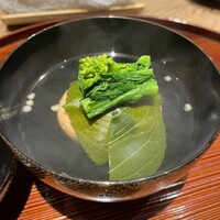 京味 もと井 - さくら海老しんじょう　桜もちに見立てた