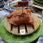 根室花まる JRタワーステラプレイス店 - 炙りトロサーモン焦がし醤油