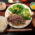 Gen - 牛肉スペシャル炒め(850円)