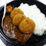 ハニーカレー - 茄子と挽き肉のカレーにコロッケ追加♪