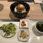 焼肉・韓国料理 KollaBo - 【2024.3.5(火)】日替わりランチ（火）「石焼ビビンバ定食（並盛）1,000円→900円」