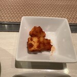 焼肉・韓国料理 KollaBo - 【2024.3.5(火)】日替わりランチ（火）「石焼ビビンバ定食（並盛）1,000円→900円」のカクテキ