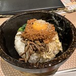 焼肉・韓国料理 KollaBo - 【2024.3.5(火)】日替わりランチ（火）「石焼ビビンバ定食（並盛）1,000円→900円」のビビンバ