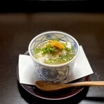 よし町 - トロトロでうめええええ！！！
      いつも食べてる脳味噌みたいな見た目の白子も大好きだけど、こういう大きい1個で完結してる白子はなんか舌触り違うよね！
      フグの白子かー！高いものうめえなwww